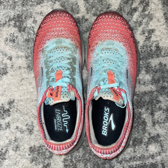 Brooks tennis shoes - Picture 3 of 5